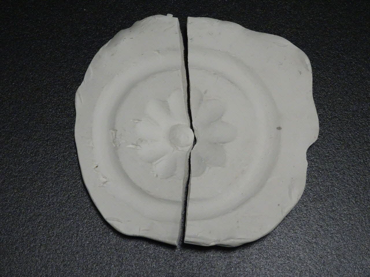 Jacques Pasquet moulage Marguerite au-dessus de la porte de la gaine d'une horloge Centre, France 1941/12/9 1941.44.53 Photo Mucem