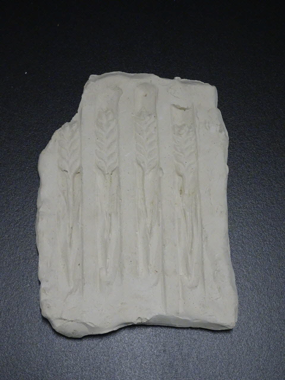 Jacques Pasquet moulage Epi de blé sculpté sur le faux-dormant d'un buffet haut Centre, France 1941/12/10 1941.44.55 Photo Mucem