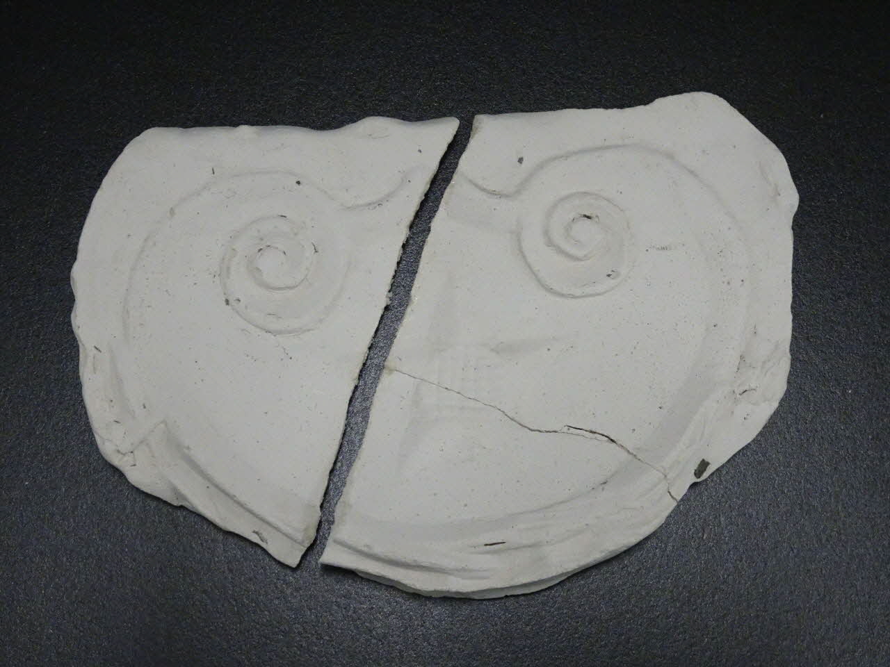 Jacques Pasquet moulage Etoile sculptée au centre de la traverse inférieure d'un buffet bas Centre, France 1941/12/11 1941.44.58 Photo Mucem