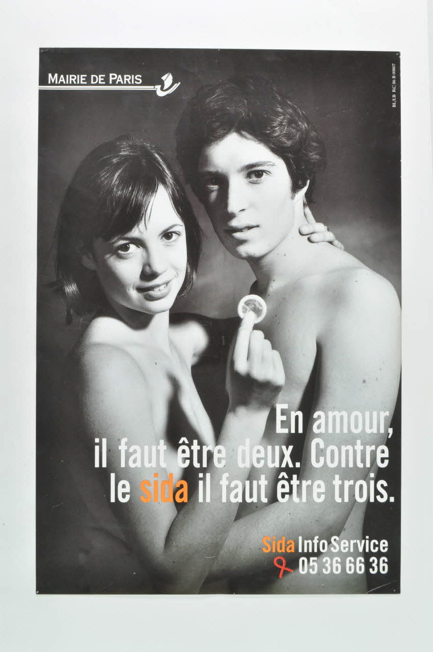 Bertrand Delanoë affiche "En amour, il faut être deux. Contre le sida il faut être trois. (garçon et fille) Île-de-France, France 1996 2002.112.23 Photo Mucem