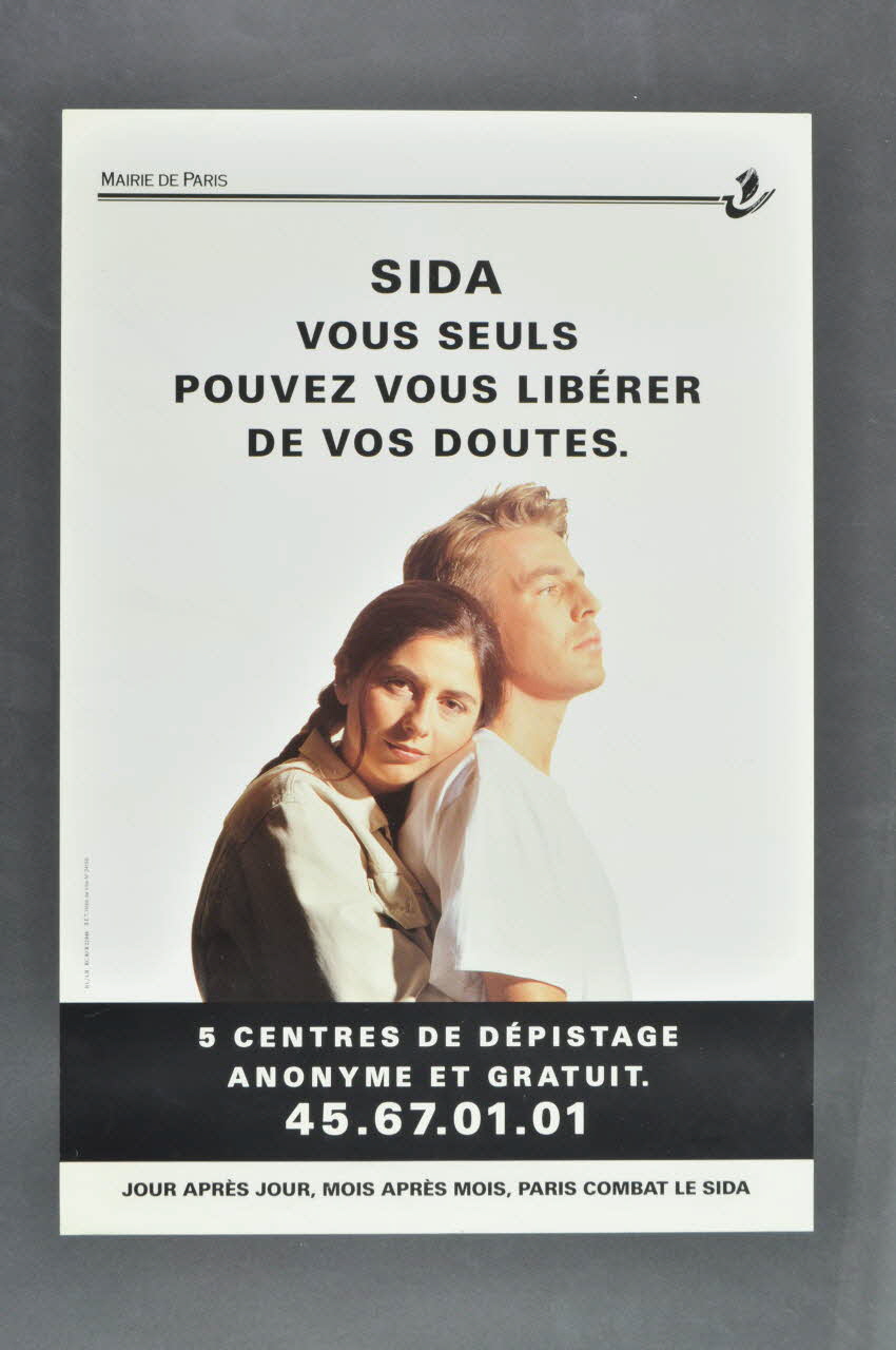 Bertrand Delanoë affiche "Sida. Vous seuls pouvez vous libérer de vos doutes". / "5 centres de dépistage anonyme et gratuit " / "Jour après jour, mois après mois, Paris combat le sida". Île-de-France, France 1991/10 2002.112.24 Photo Mucem