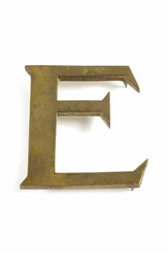 LETTRES D'ENSEIGNE 1970.103.71.2 Photo