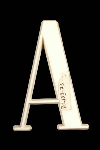 LETTRES D'ENSEIGNE 1970.103.75.1 Photo