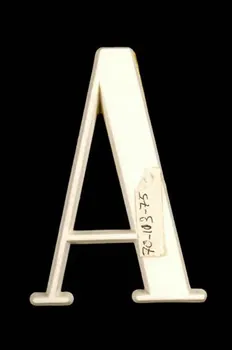 LETTRES D'ENSEIGNE 1970.103.75.1 Photo