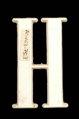 LETTRES D'ENSEIGNE 1970.103.75.3 Photo