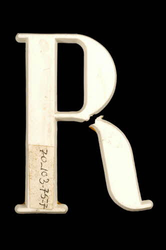 LETTRES D'ENSEIGNE 1970.103.75.7 Photo