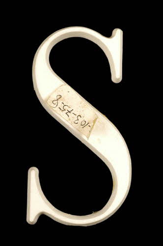 LETTRES D'ENSEIGNE 1970.103.75.8 Photo
