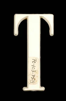 LETTRES D'ENSEIGNE 1970.103.75.9 Photo