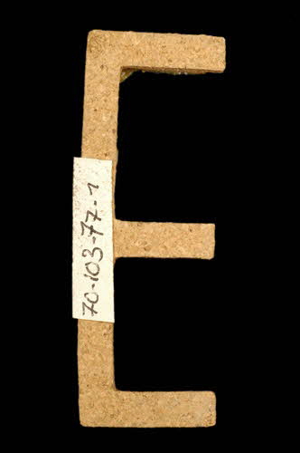 LETTRES D'ENSEIGNE 1970.103.77.1 Photo