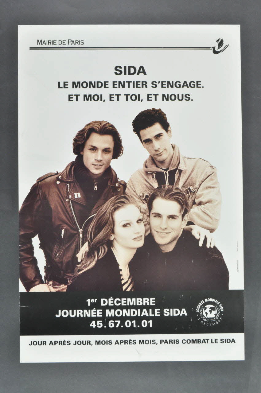 Bertrand Delanoë affiche "Sida. Le monde entier s'engage. Et moi, et toi, et nous" /"Jour après jour, mois après mois, Paris combat le sida". Île-de-France, France 1992 2002.112.26 Photo Mucem