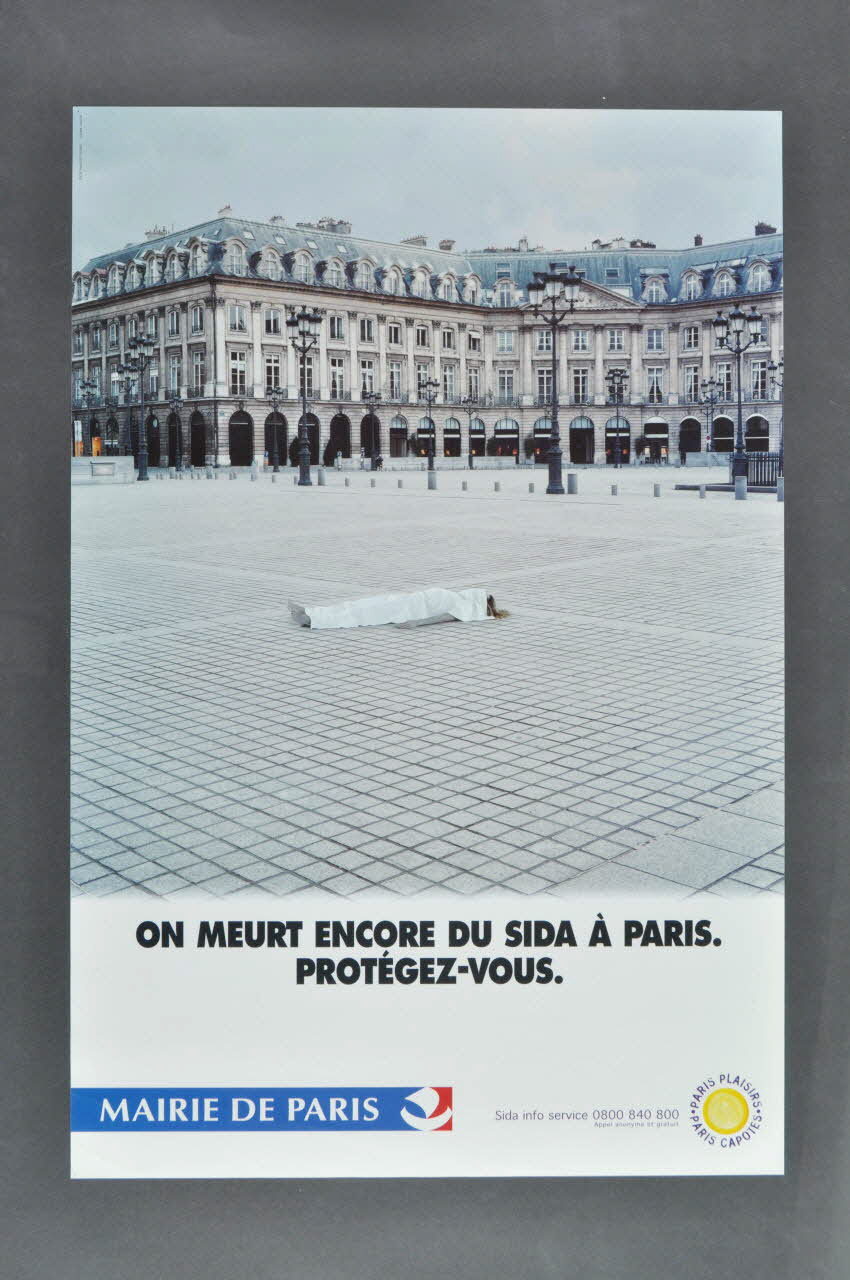 Bertrand Delanoë affiche "On meurt encore du sida à Paris. protégez vous".(2) (place Vendôme) Île-de-France, France 2002 2002.112.31 Photo Mucem