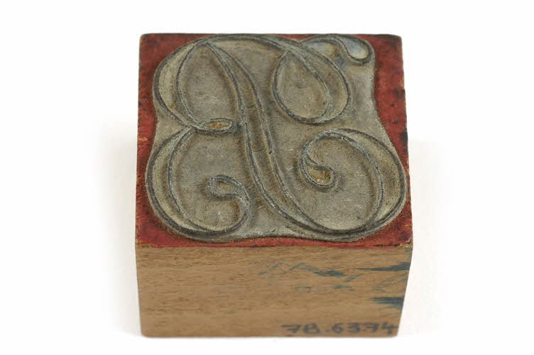 MATERIEL DE BRODEUSE 1978.63.74 Photo