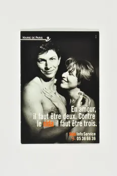 Bertrand Delanoë carte postale "En amour, il faut être deux. Contre le sida il faut être trois." France 1996 2002.112.50  Photo Mucem