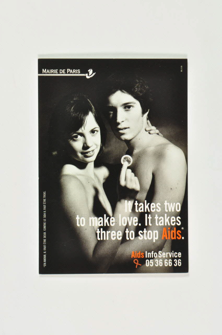 Bertrand Delanoë carte postale "It takes two to make love. It takes three to stop Aids" (En amour, il faut être deux. Contre le sida il faut être trois ) Île-de-France, France 1996 2002.112.51 Photo Mucem