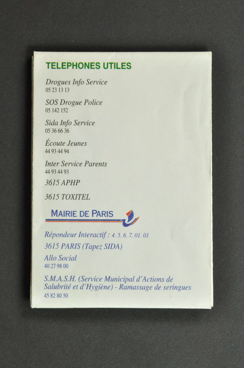 Dépliant " Le Kiosque, 2 vitrines contre le sida. Le Paris de la prévention et de la prise en charge de la toxicomanie" 2002.112.73 Photo Mucem