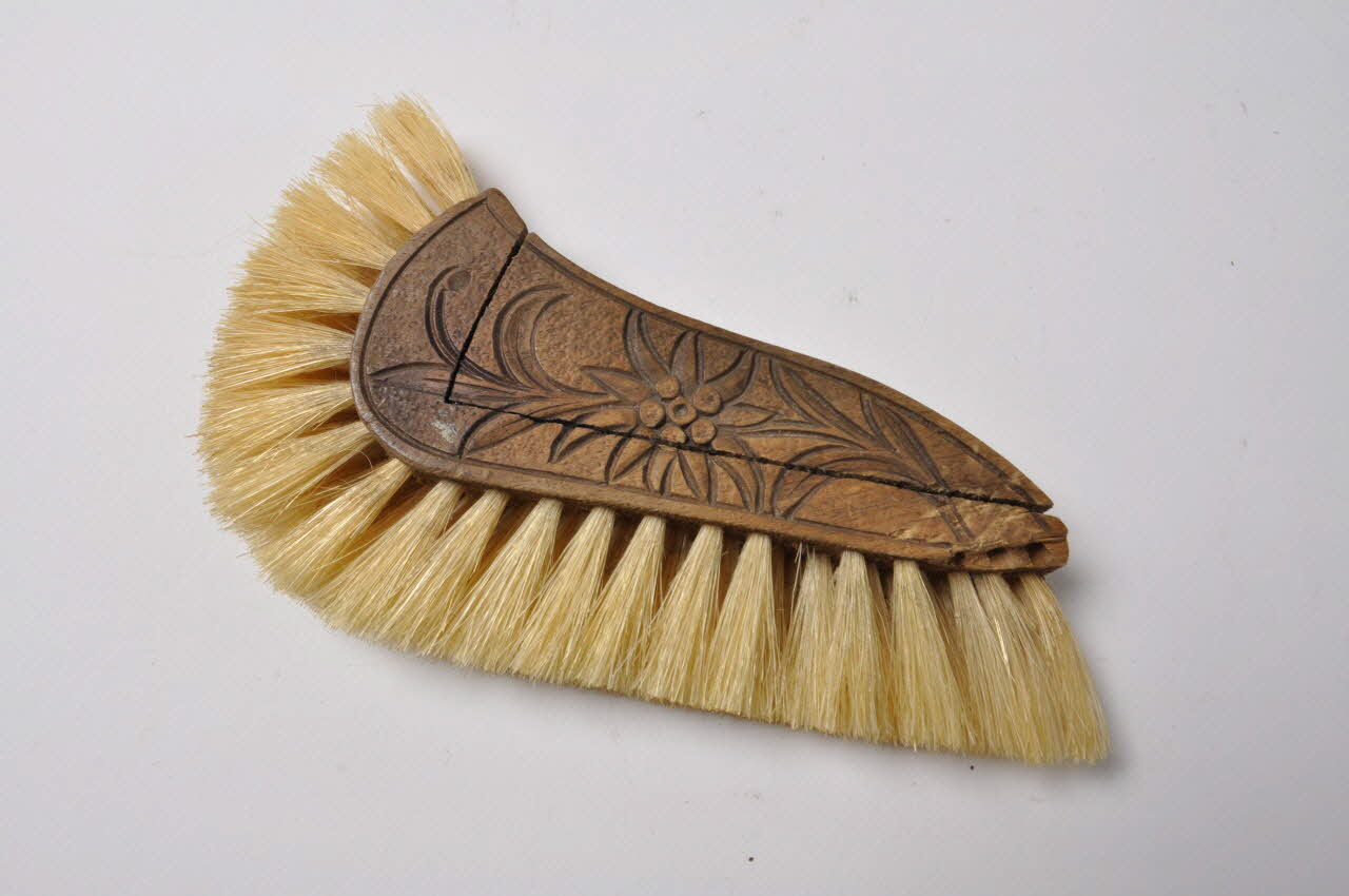 ramasse-miettes 2000.51.76 Photo Mucem