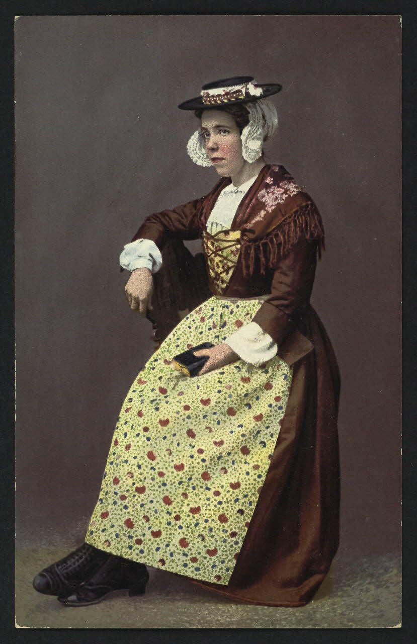 carte postale MADCHEN AUS DEM WALLIS 4P492 Photo