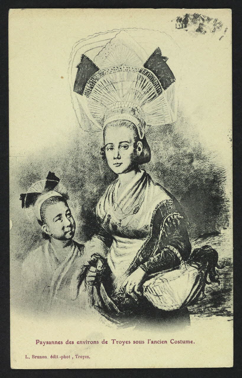 carte postale PAYSANNES DES ENVIRONS DE TROYES SOUS L'ANCIEN CO. 4P540 Photo