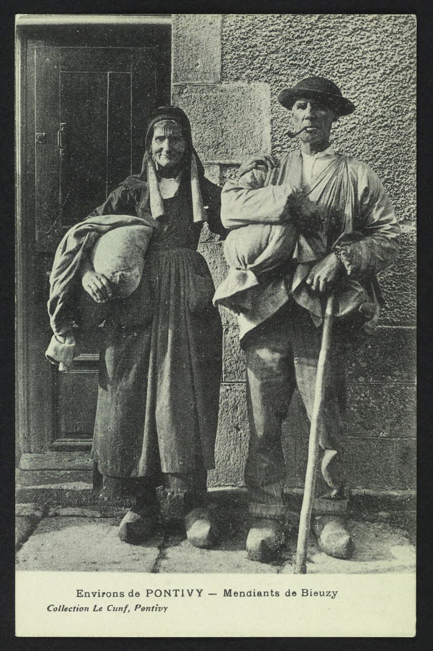 carte postale ENVIRONS DE PONTIVY, MENDIANTS DE BIEUZY 4P568 Photo