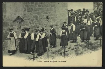 carte postale SORTIE D'EGLISE A EVOLENE 4P576 Photo
