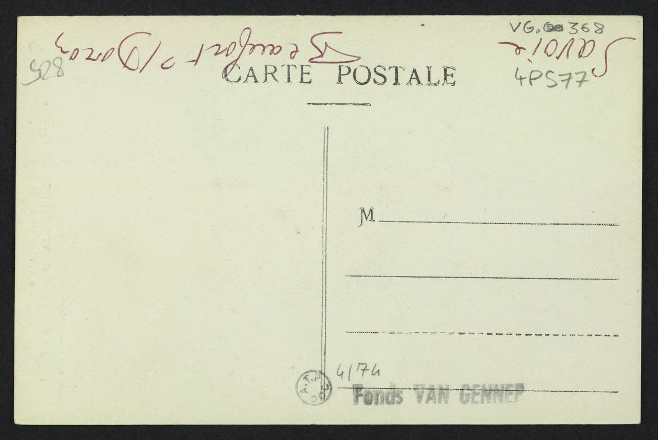 carte postale BEAUFORT-SUR-DORON (SAVOIE)LA SORTIE DE LA MESSE 4P577  Photo