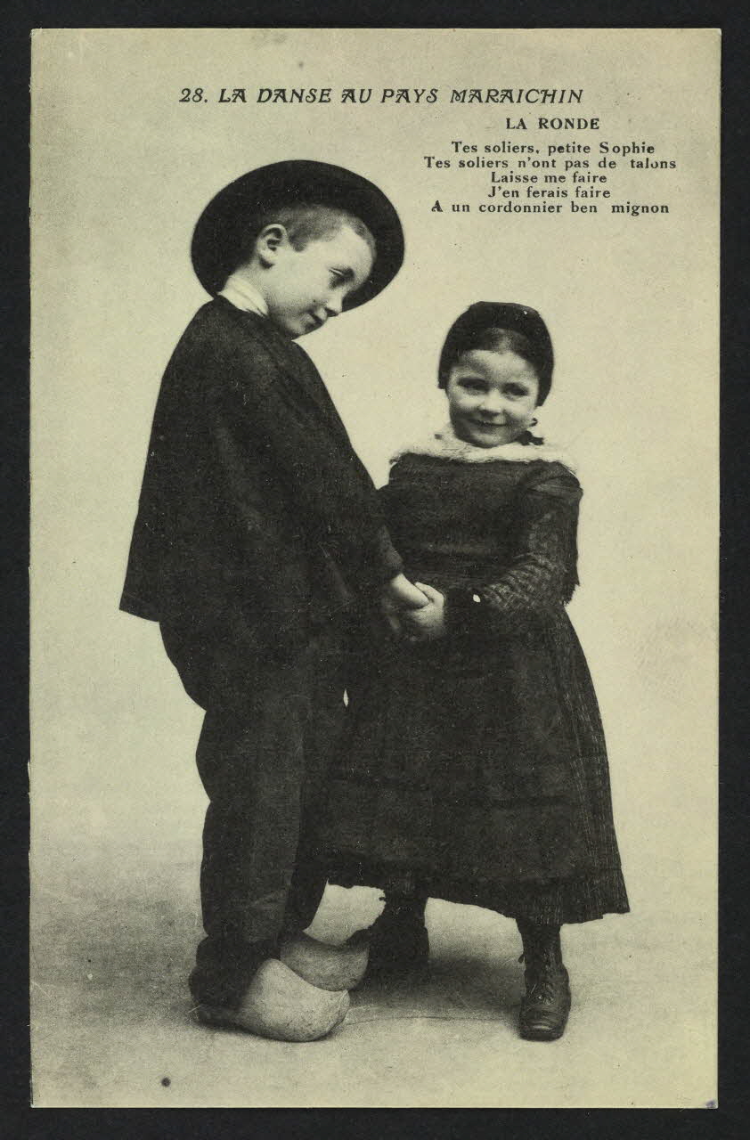 carte postale LA DANSE AU PAYS MARAICHIN, LA RONDE 4P643 Photo