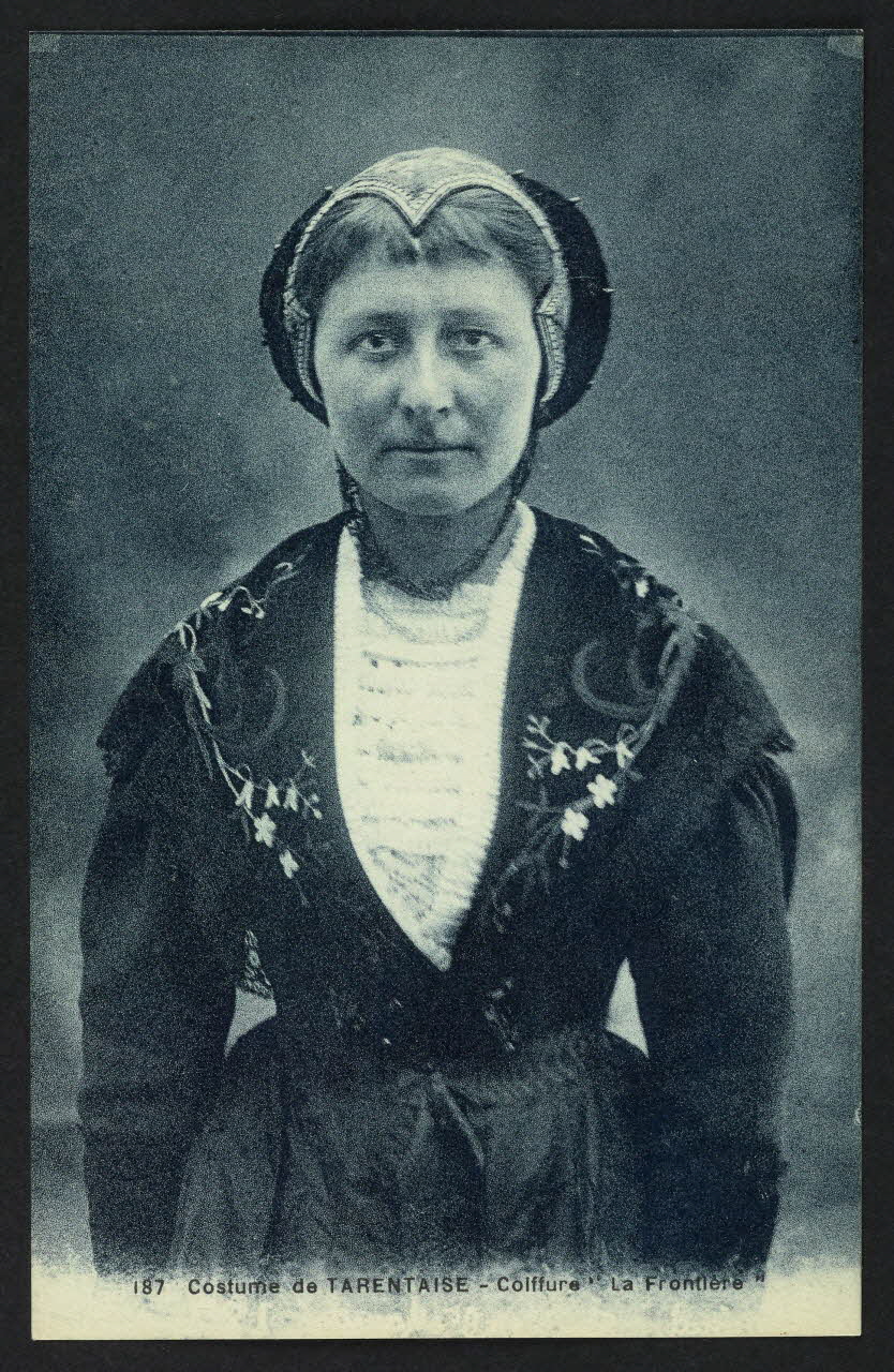 carte postale COSTUMES DE TARENTAISE, COIFFURE "LA FRONTIERE" 4P649 Photo