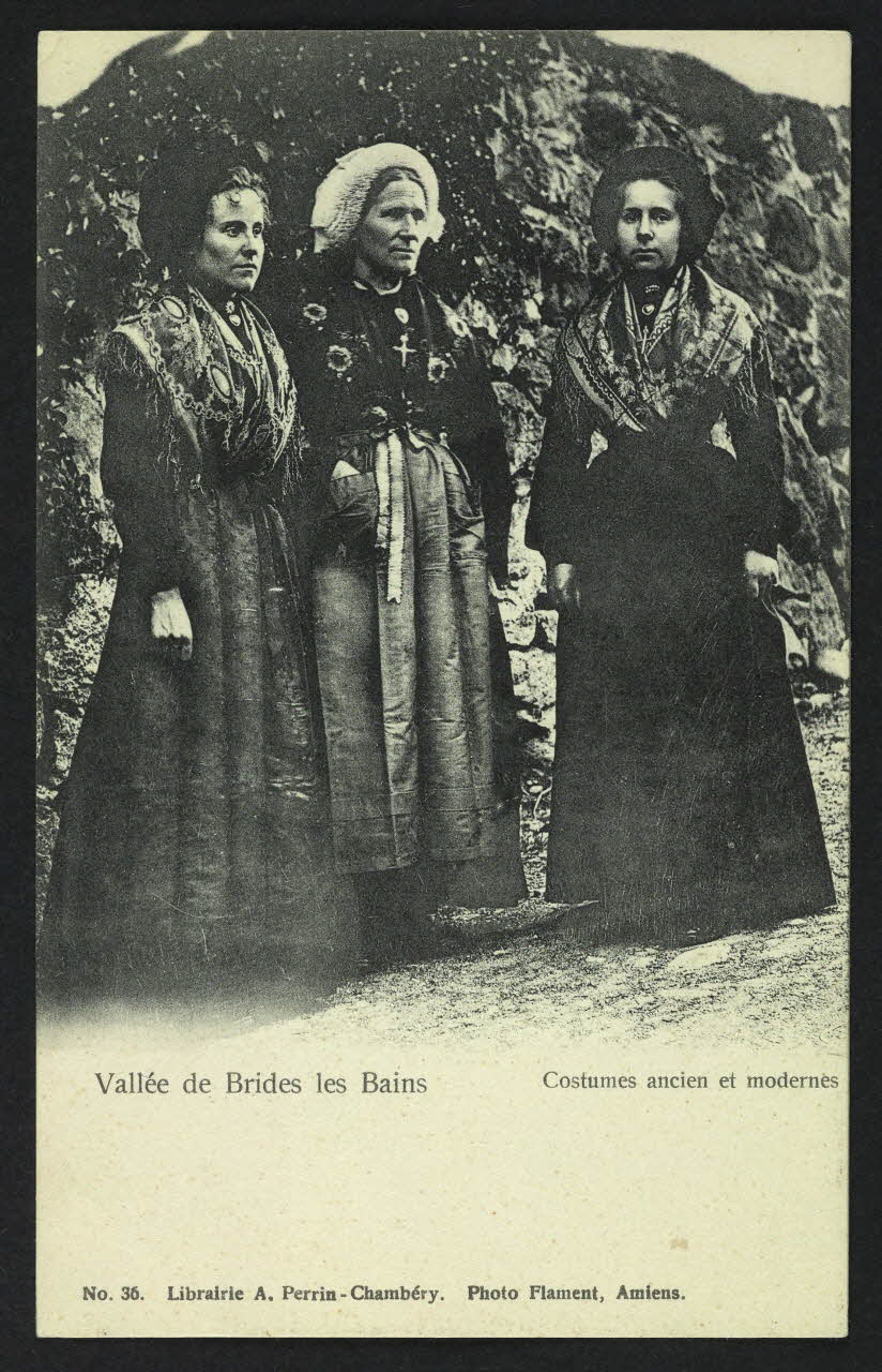 carte postale VALLEE DE BRIDES LES BAINS, COSTUME ANCIENS ET MOD. 4P664 Photo