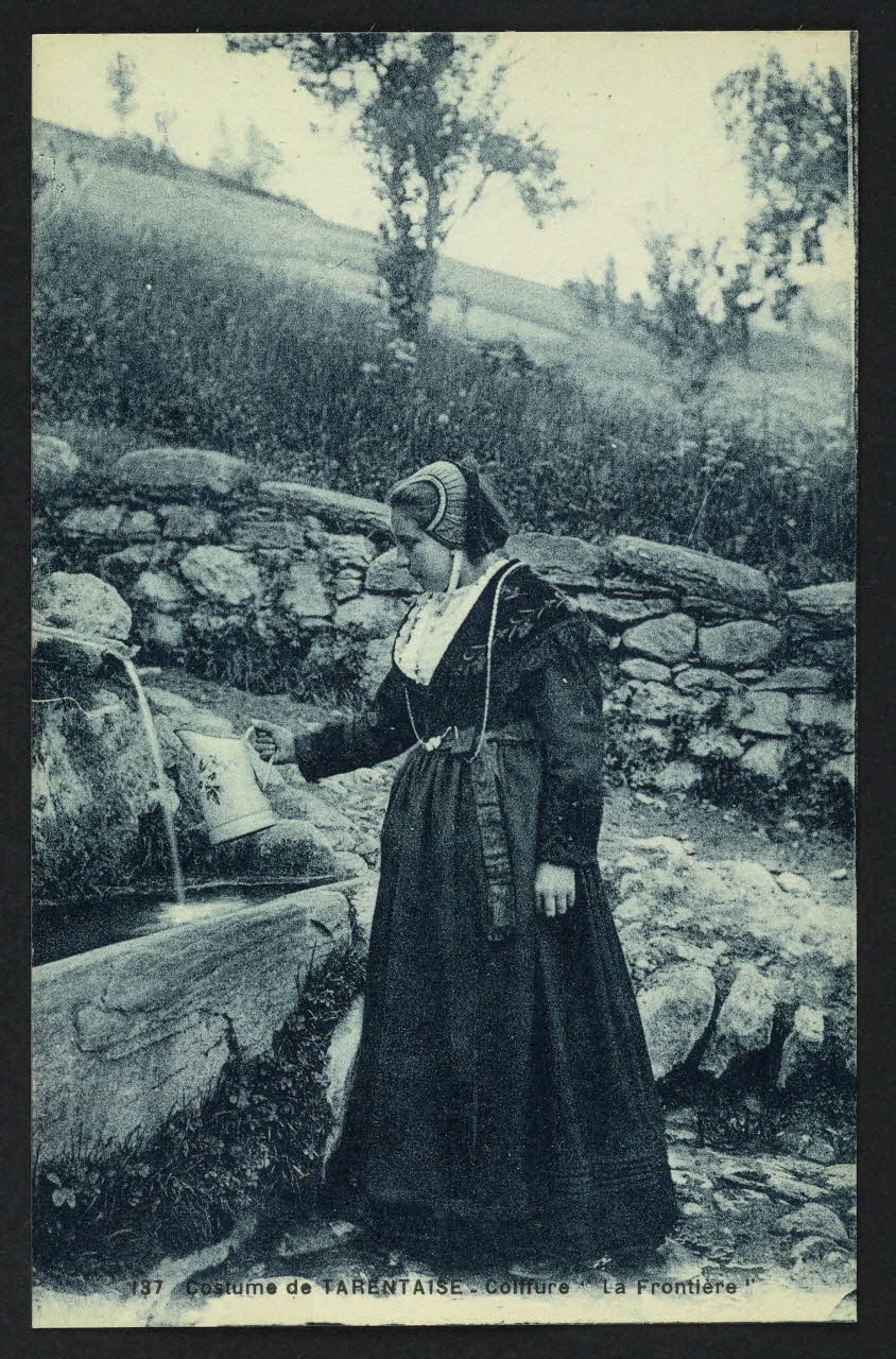 carte postale COSTUME DE TARENTAISE, COIFFURE "LA FRONTIERE" 4P668 Photo