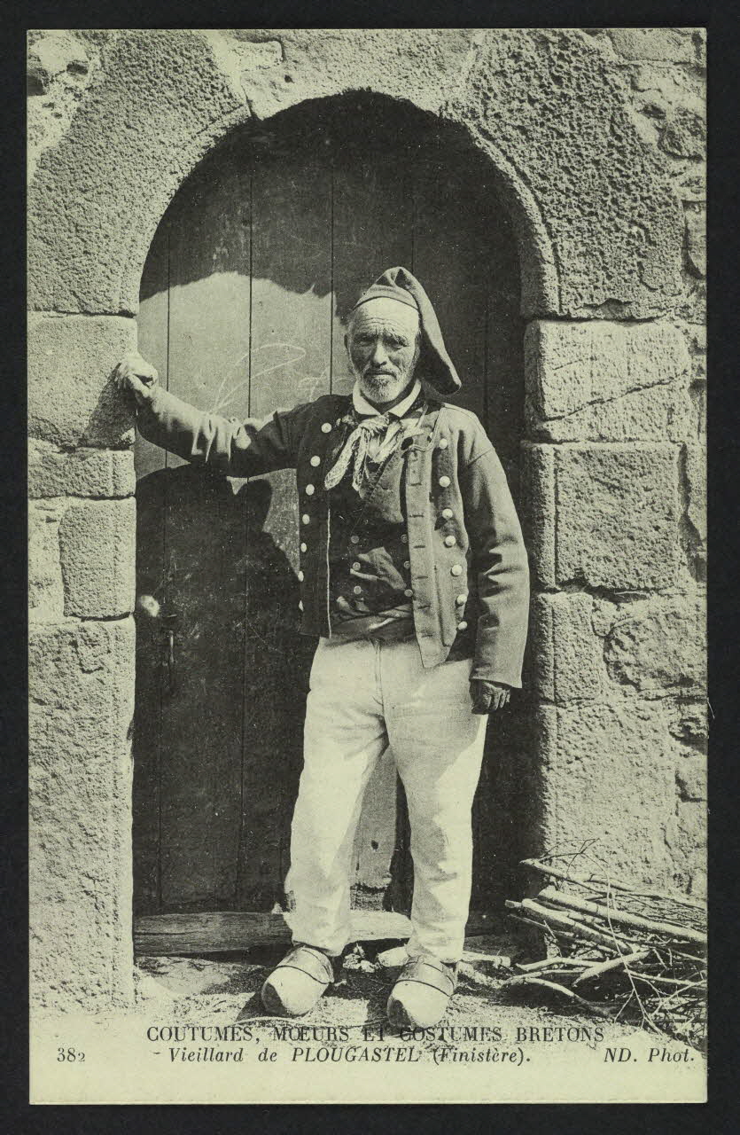 carte postale VIEILLARD DE PLOUGASTEL (FINIITERE) 4P691 Photo