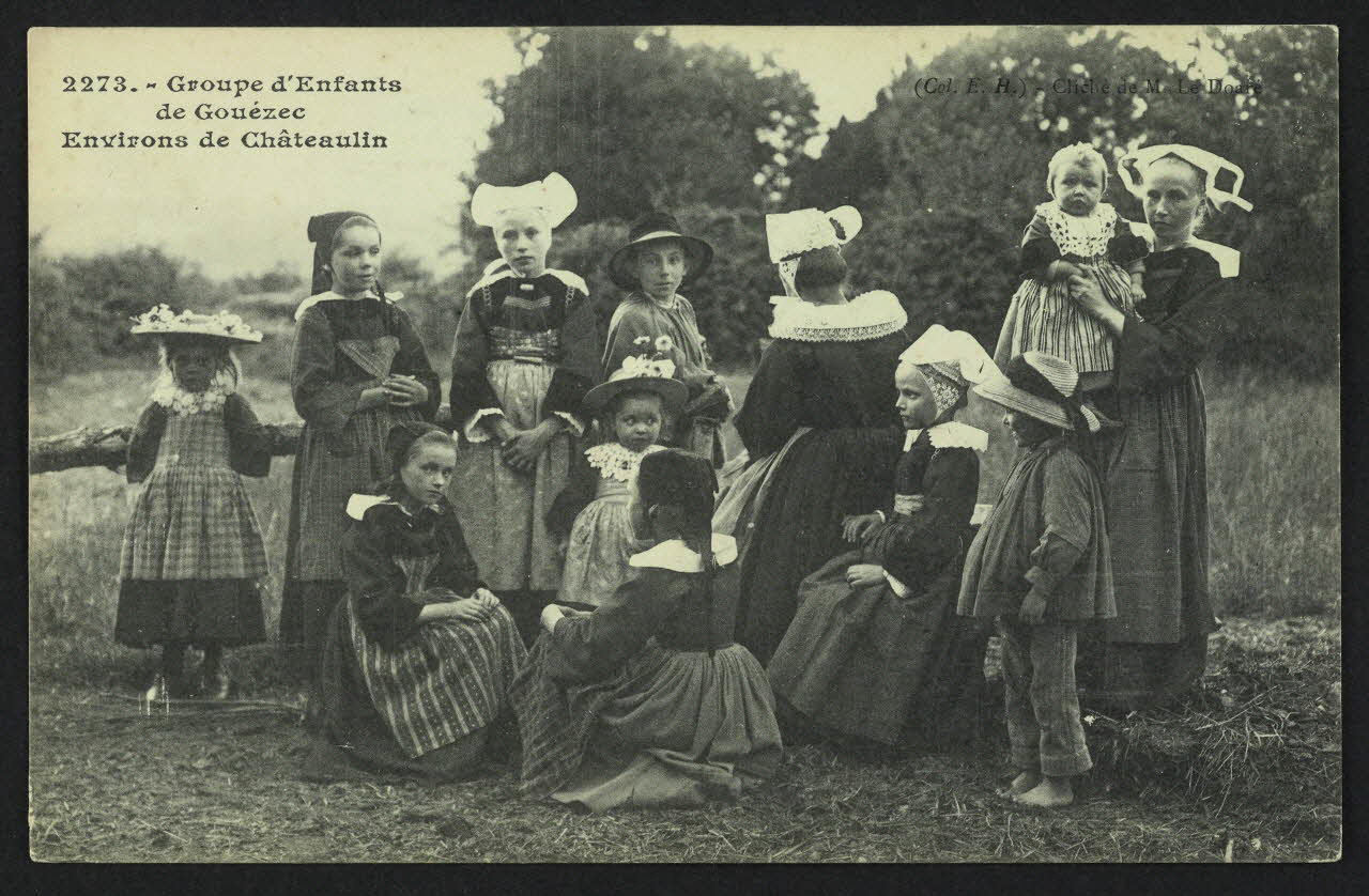 carte postale GROUPE D'ENFANTS DE GOUEZEC, ENVIRONS DE CHATEAULIN 4P695 Photo