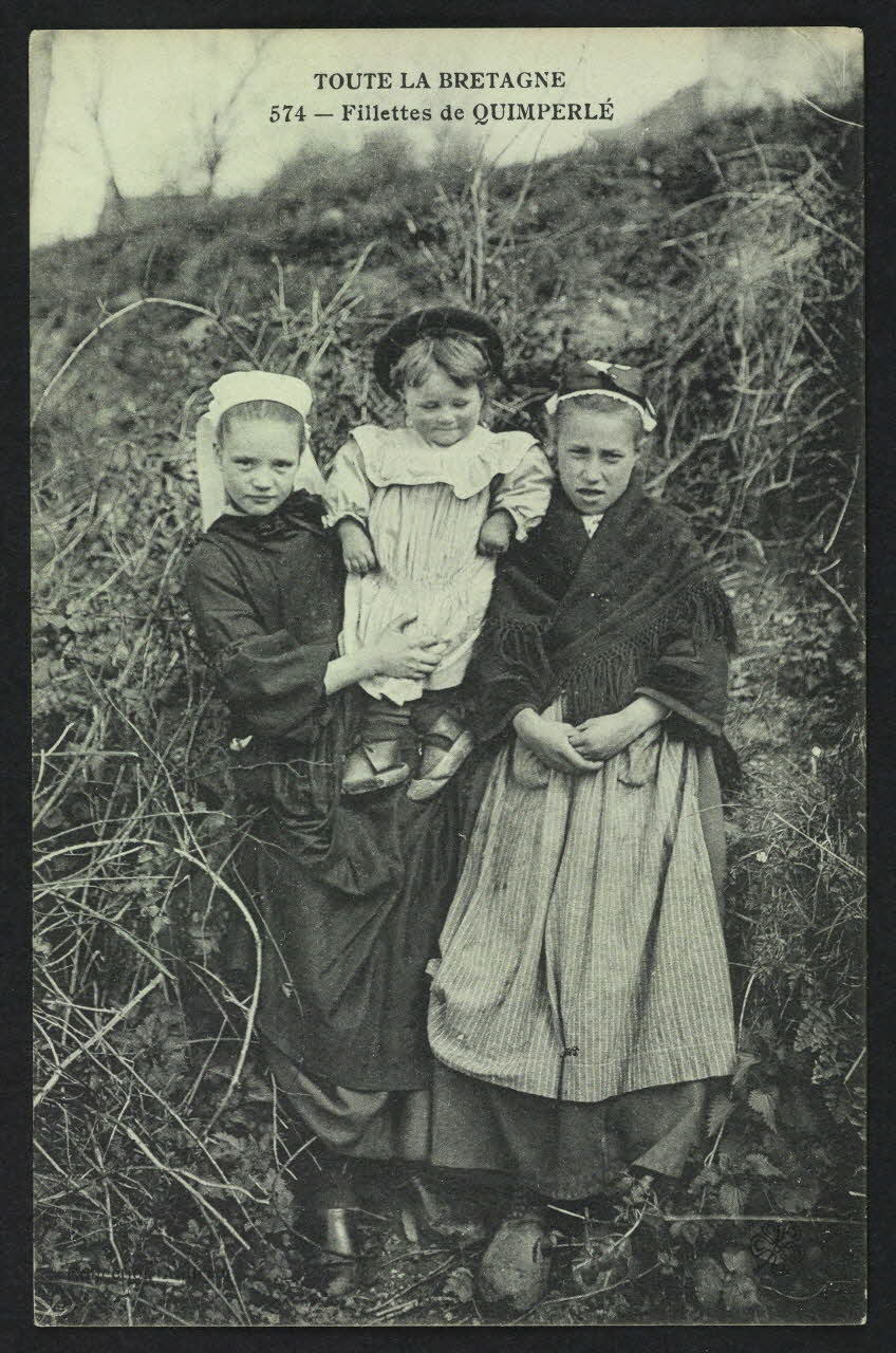 carte postale FILLETTES DE QUIMPERLE 4P698 Photo