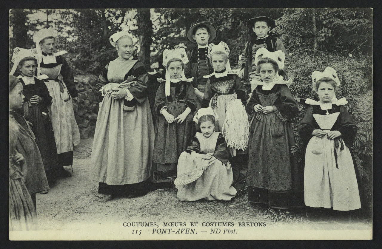 carte postale COUTUMES, MOEURS ET COSTUMES BRETONS, PONT-AVEN 4P699 Photo