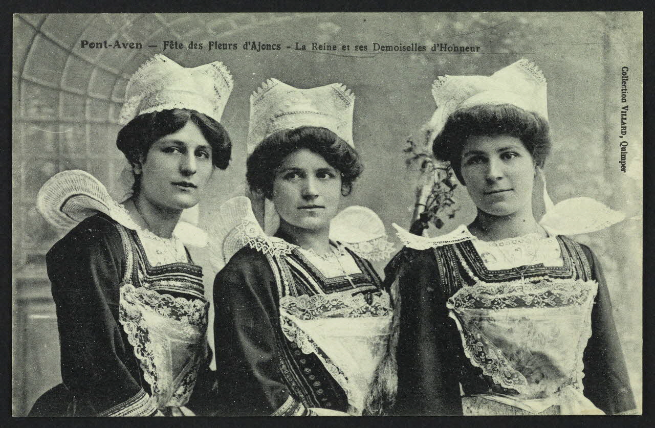 carte postale FETE DES FLEURS D'AJONCS, LA REINE ET SES DEMOISEL. 4P731 Photo