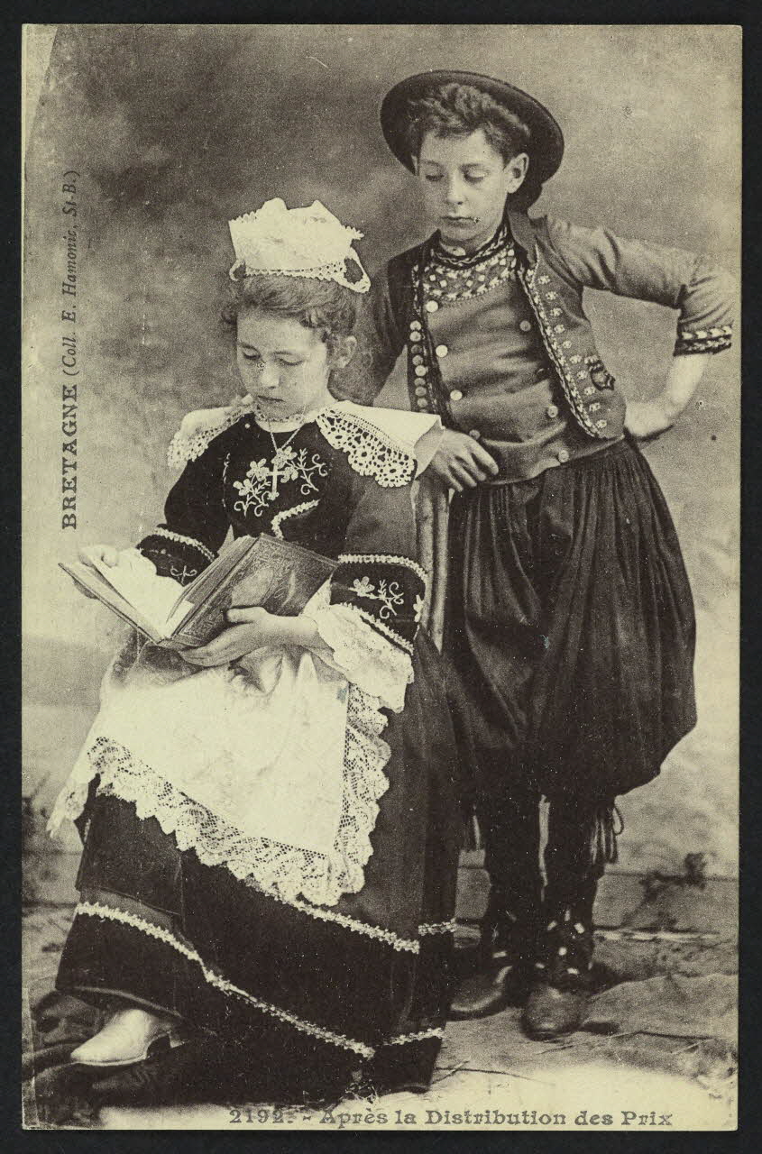 carte postale APRES LA DISTRIBUTION DES PRIX 4P732 Photo
