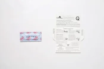 Bertrand Delanoë Etui de préservatif "Sans peur et sans reproche." Île-de-France, France 1996 2002.112.95.1-2 Photo Mucem