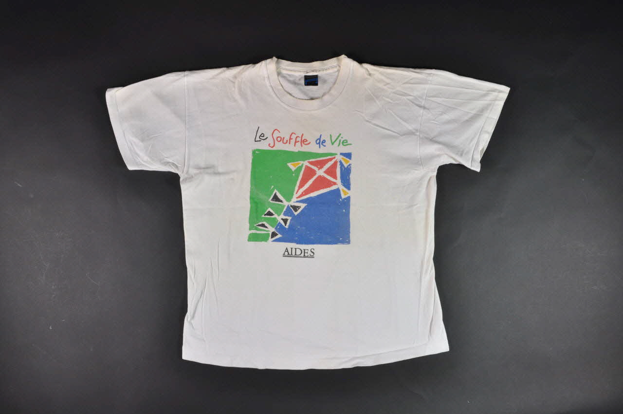 T shirt T-shirt "Le souffle de vie" 2002.113.4 Photo Mucem
