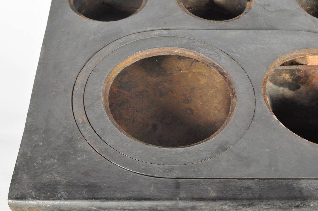 PLAQUE CHAUFFANTE 1899 2000.52.1.8 Photo Mucem