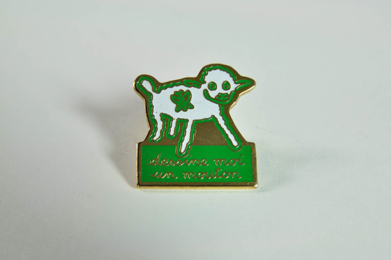 pin's "Dessine-moi un mouton" (inscrit sous le mouton) 2002.115.36.1-2 Photo Mucem