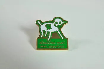 pin's "Dessine-moi un mouton" (inscrit sous le mouton) 2002.115.36.1-2 Photo Mucem