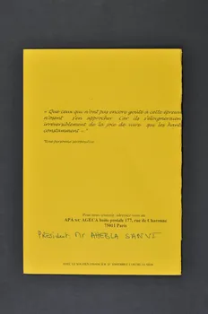 Dépliant AIDES ET SOUTIEN AUX PERSONNES VIVANT AVEC LE VIH/SIDA Île-de-France, France 2002 2002.116.1 Photo Mucem
