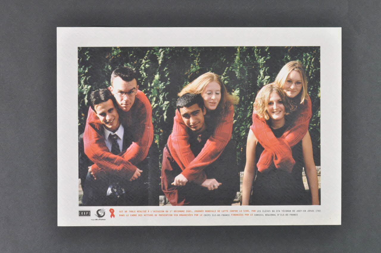 Cfa Técomah De Jouy-En-Josas (78)Crips set de table Set de table des élèves du CFA Técomah de Jouy-en-Josas, réalisé à l'occasion du 1er décembre 2001 Île-de-France, France 2001 2002.117.2 Photo Mucem