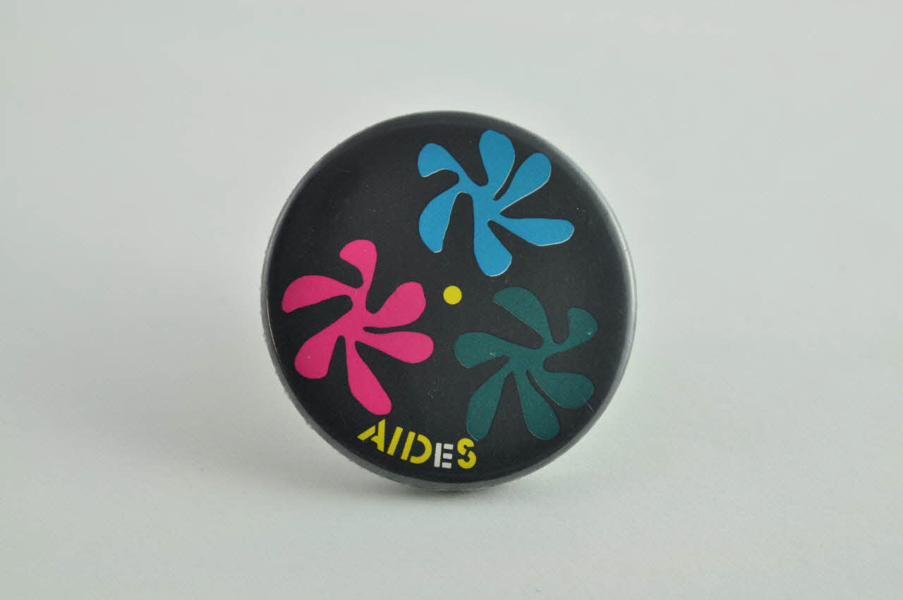 AIDES badge Association "AIDES" France 1990 2002.119.1 Photo Mucem