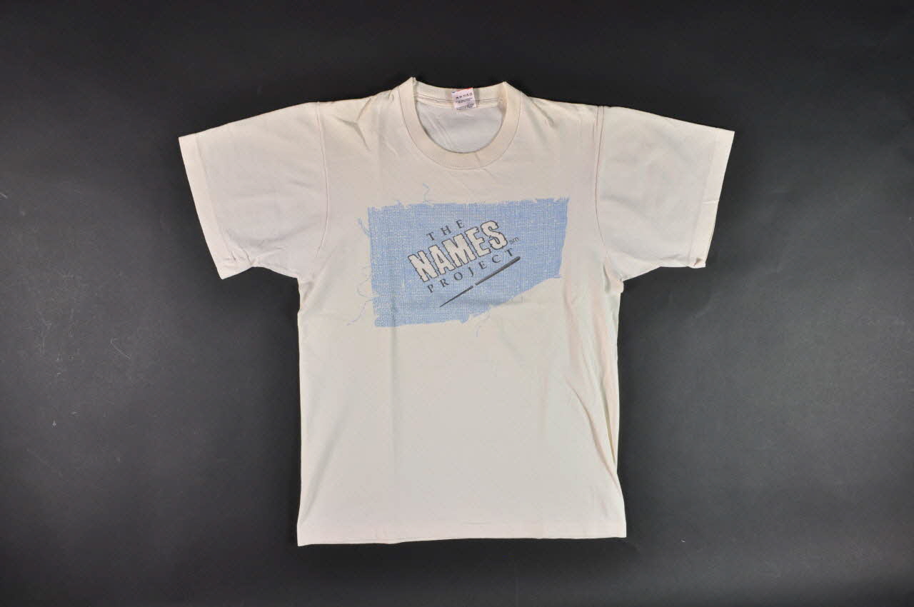The Names Project Usa tee-shirt "The Names Project" USA 1996 2002.119.14 Photo Mucem