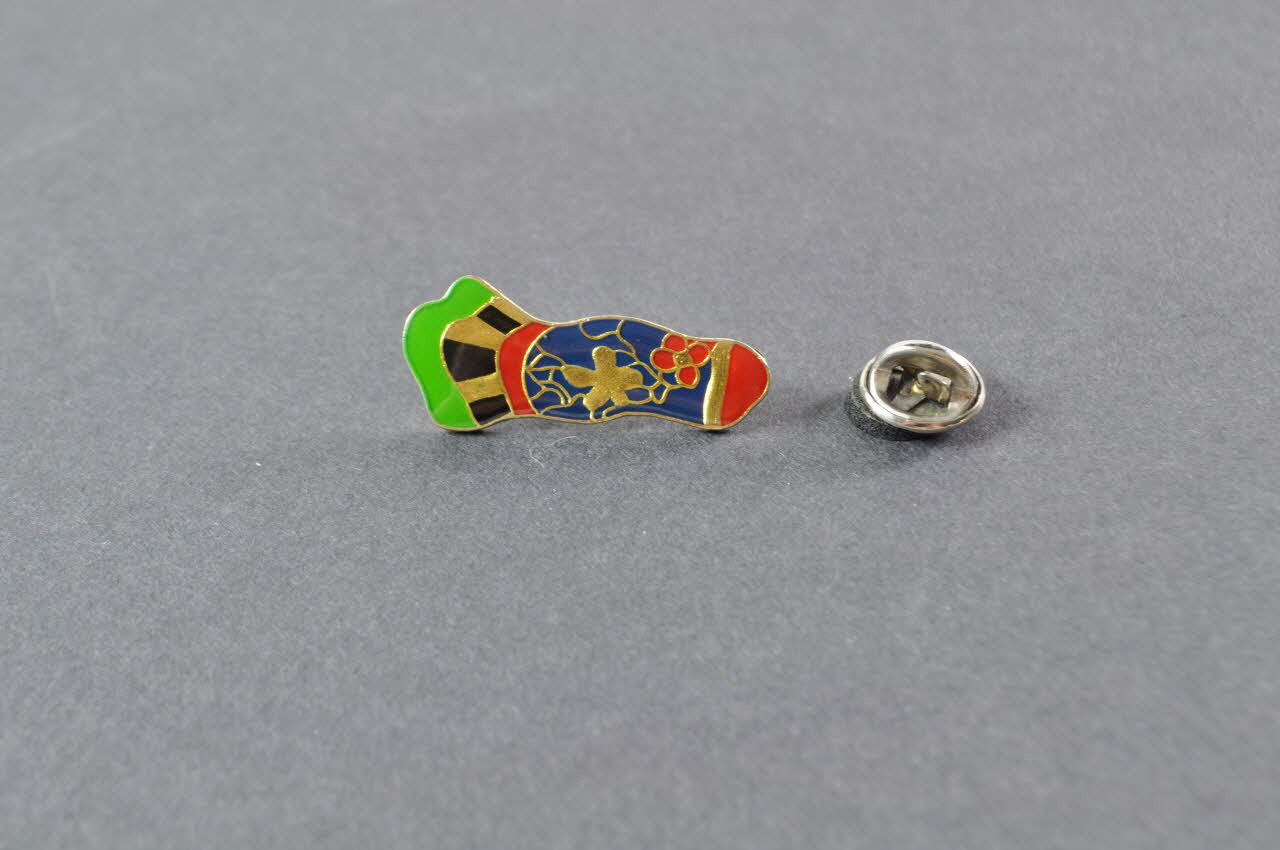 AFLS (Agence Française De Lutte Contre Le Sida) pin's Niki de Saint Phalle France 1990 2002.119.8.1-2 Photo Mucem