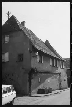 Claude Desbois photographie Chez Monsieur J.J. Adam. Façade sur la rue avec vue du pignon Ouest Alsace, France 1971 Ph.1971.100.14 Photo