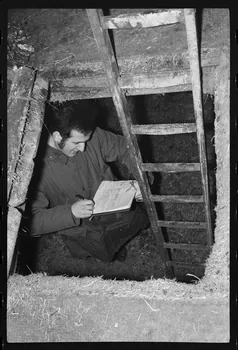 Albert Reynaud photographie Ferme de Monsieur Frick. Echelle descendant dans la cave aux betteraves Alsace, France 1971 Ph.1971.100.25  Photo