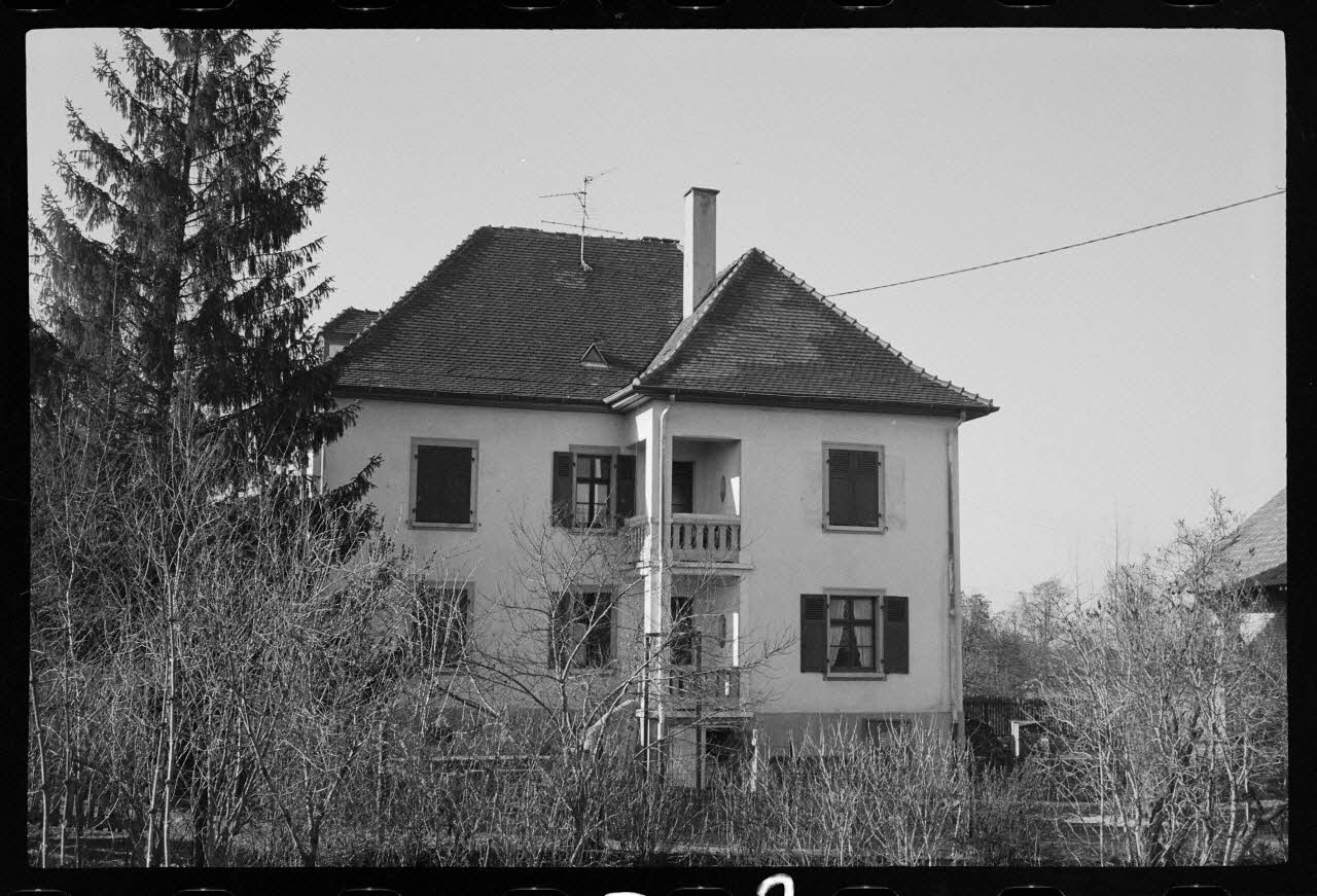 Albert Reynaud photographie Ferme de Monsieur Frick. Façade principale Ouest d'une maison d'habitation Alsace, France 1971 Ph.1971.100.27 Photo