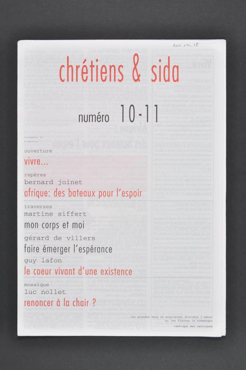 Chrétiens et Sida journal Chrétiens & sida. Numéro 10-11 : Vivre // au coeur des combats du sida / Vivre ensemble le désespoir / et une invincible espérance France 1995/11 2002.120.18.1-4 Photo Mucem