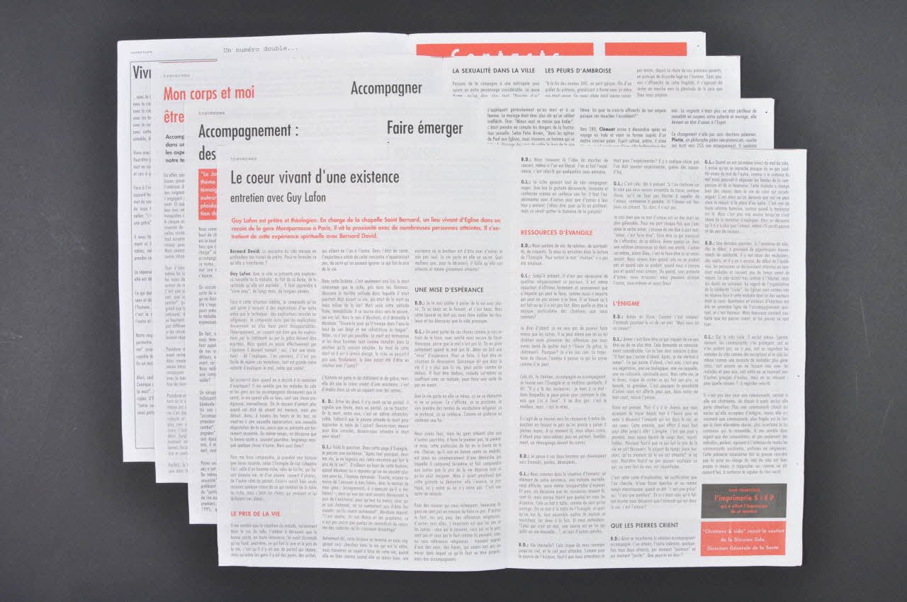 Chrétiens et Sida journal Chrétiens & sida. Numéro 10-11 : Vivre // au coeur des combats du sida / Vivre ensemble le désespoir / et une invincible espérance France 1995/11 2002.120.18.1-4 Photo Mucem